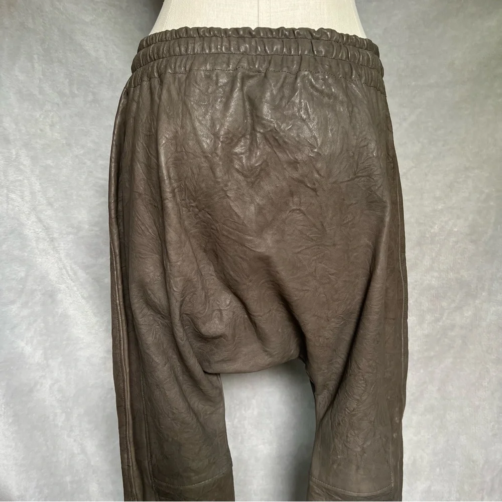 ROCOCO Crinkle Leather Pants Sz S Barrel Drop Crutch Crop Harem Olive Green Soft - Picture 15 of 17